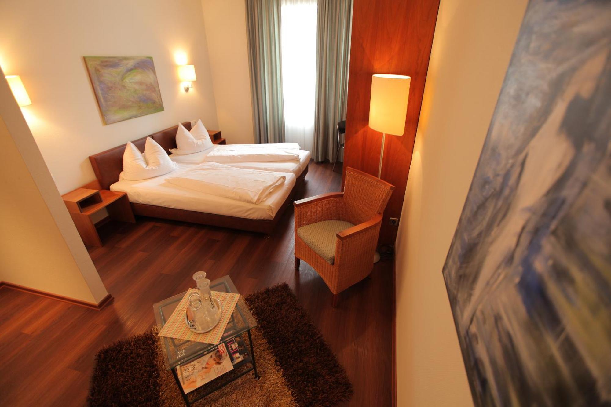 Hotel Mariotto Am Burghof Леррах Екстер'єр фото
