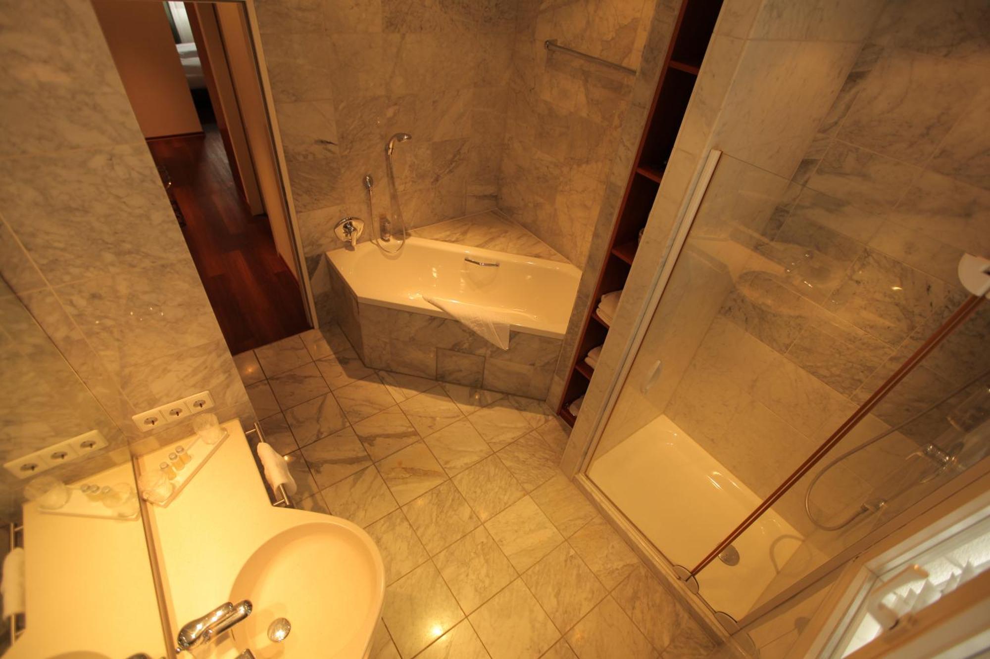 Hotel Mariotto Am Burghof Леррах Номер фото